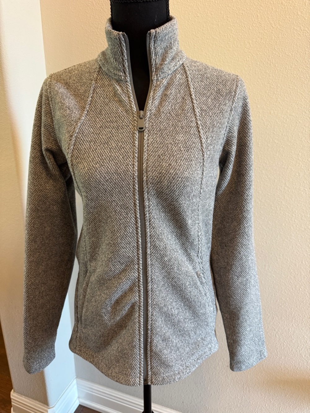 Athleta full zip grey fleece XS EEEUC